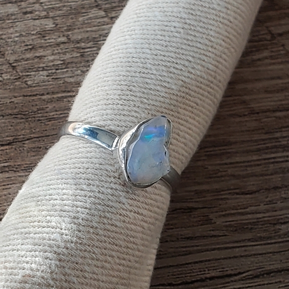 Natural Ethiopian Opal Set in 925 Solid Sterling Silver Ring - Picture 4 of 12